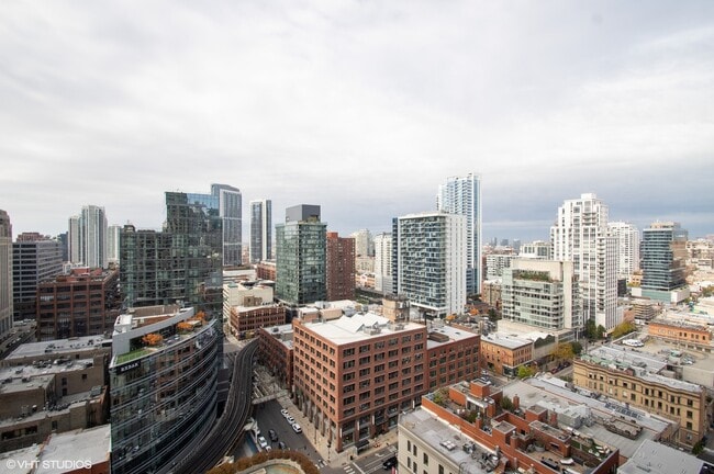 Building Photo - 400 N La Salle Dr