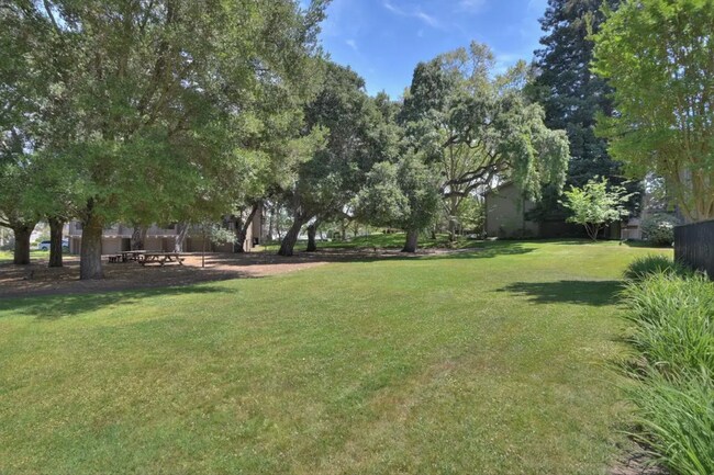 Building Photo - 938 Clark Ave