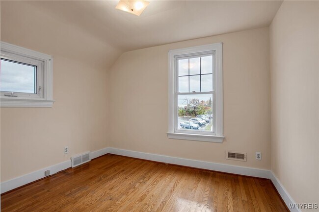 Building Photo - 21 Waverly Ave