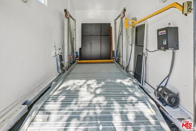 Building Photo - 4255 Raynol St