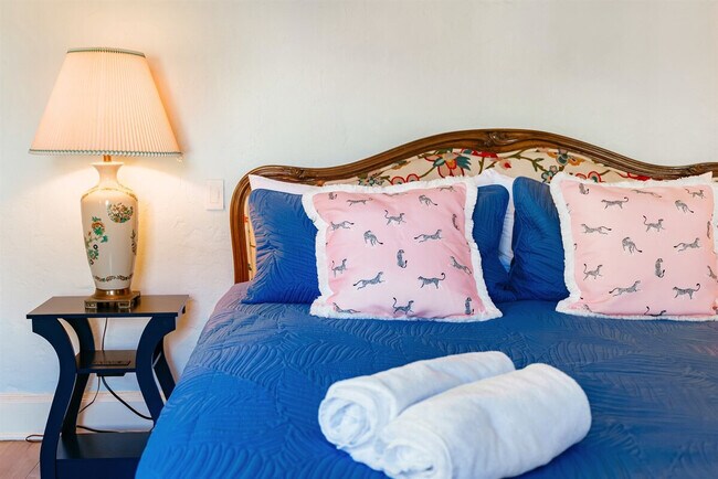 Building Photo - 519 28th St