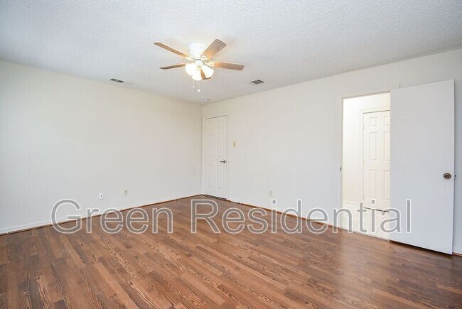 Building Photo - 11366 Oakcenter Dr