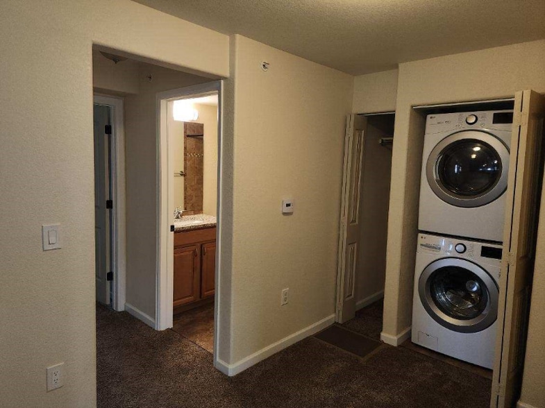 Building Photo - 2125 King St