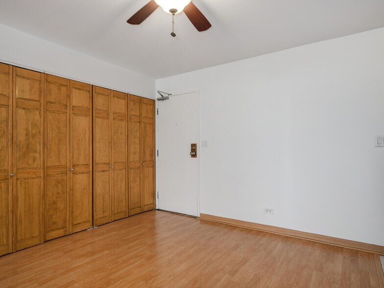Building Photo - 3900 N Pine Grove Ave