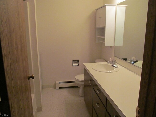 Building Photo - 3 br, 1 bath Townhome - Martin House Townh...