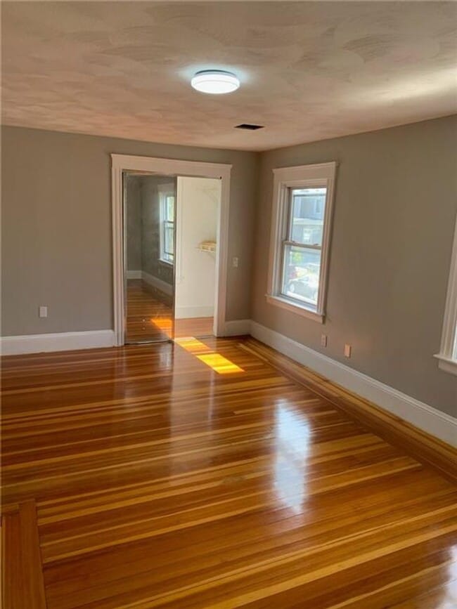 Building Photo - Renovated 3BR Single Family Home Near Downtown Providence & JWU Harborside