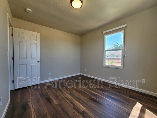 Building Photo - 2212 Paul Ave