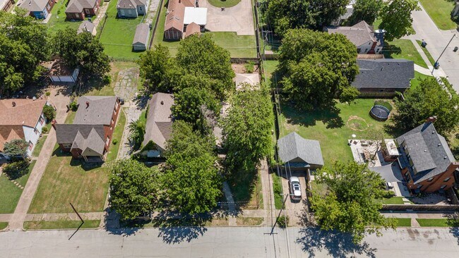 Building Photo - **CHARMING TULSA HOME FOR RENT — ONLY $1,300/MONTH!**