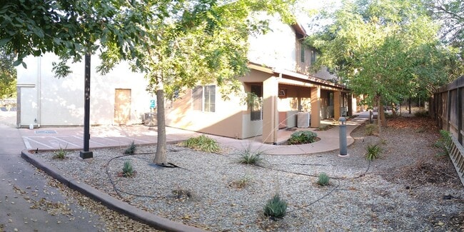 Building Photo - 835 H St