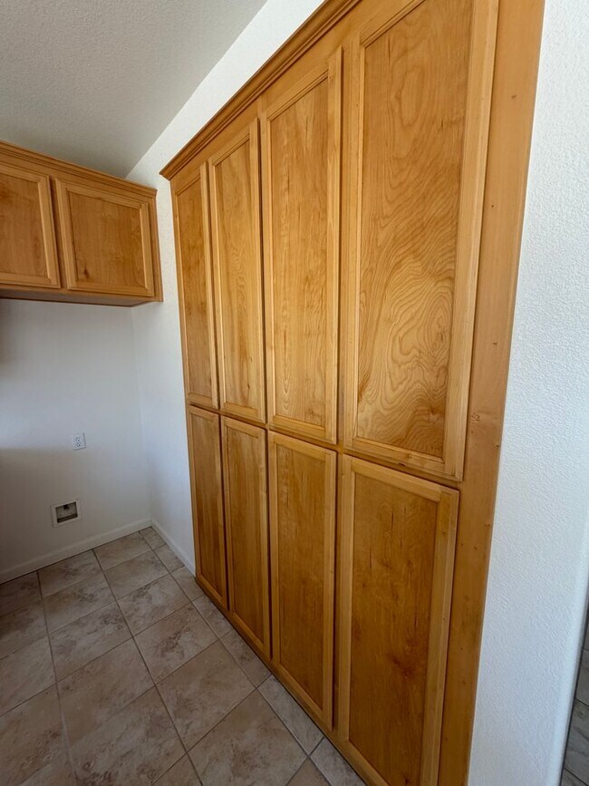 Building Photo - 702 Chandon Dr
