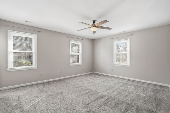 Building Photo - SPACIOUS AND BEAUTIFUL HOME IN DESIRABLE APEX