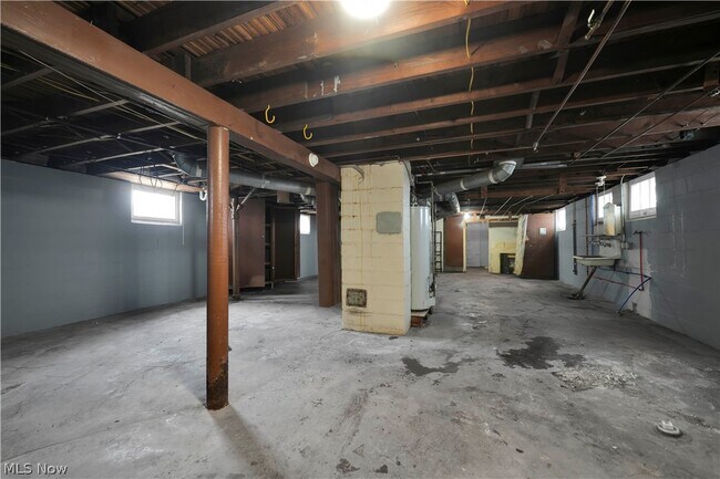 Building Photo - 11103 Lincoln Ave