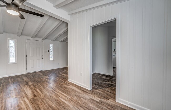Building Photo - 4980 Vickie Dr