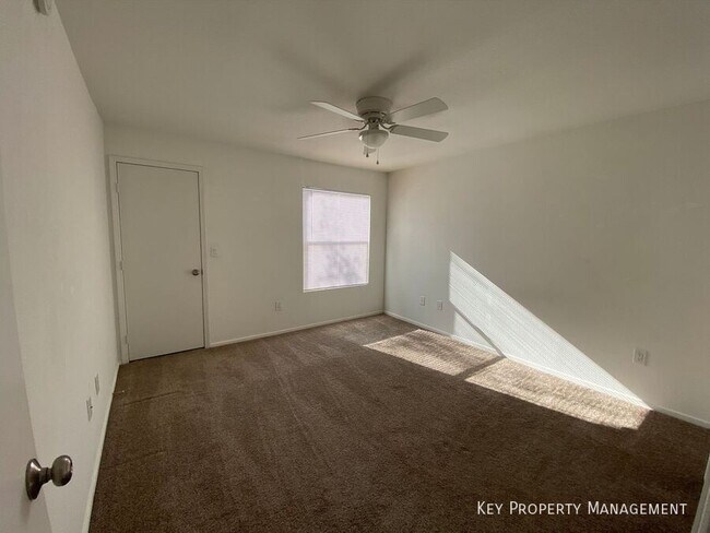 Building Photo - 555 E Silverado Ranch Blvd