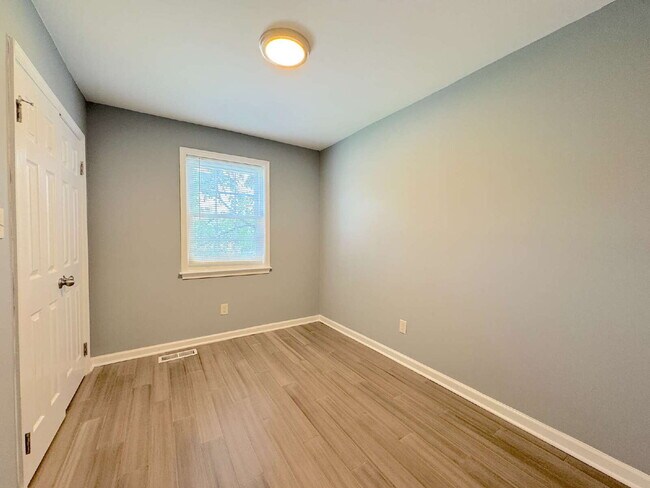 Building Photo - Comfortable Living in a Convenient Lorton Location