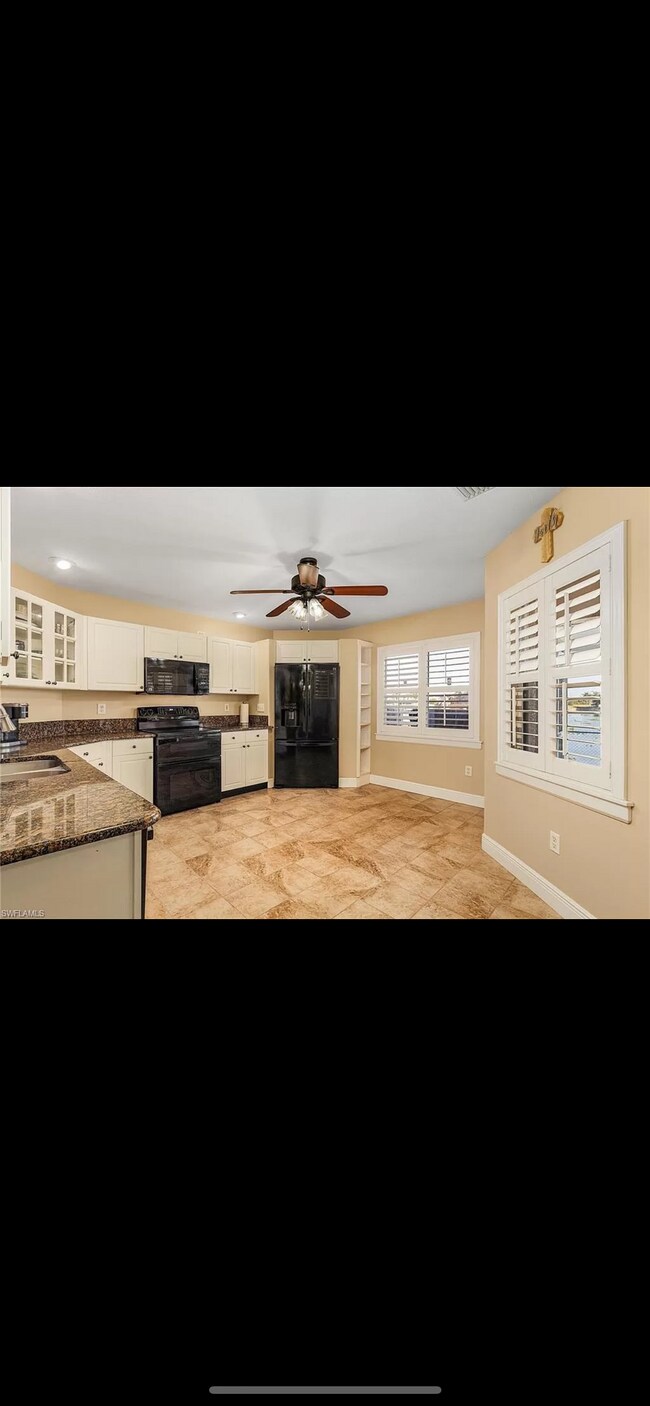 Building Photo - 403 SW 3rd Ct