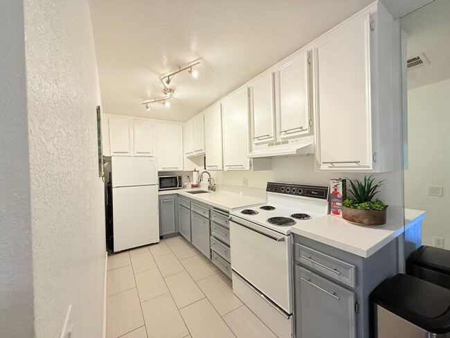 Building Photo - AVAILABLE NOW!! Lovely Upper Level - 1 Bedroom 1 Bathroom in Palm Springs Villas II!