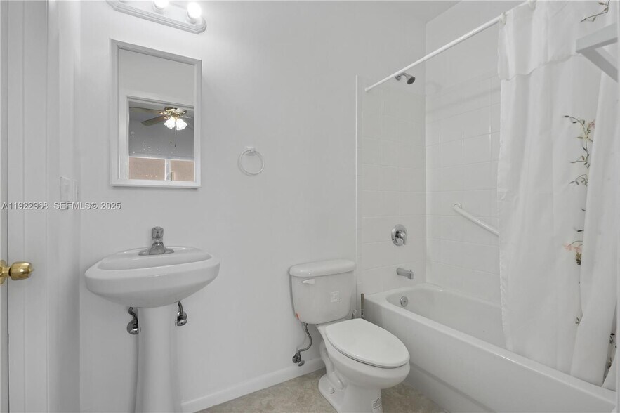 Building Photo - 5610 SW 43rd St