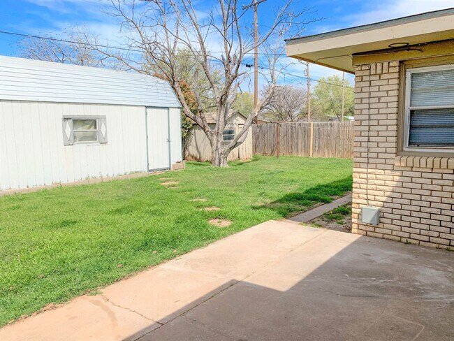 Building Photo - 2 bed 2 bath