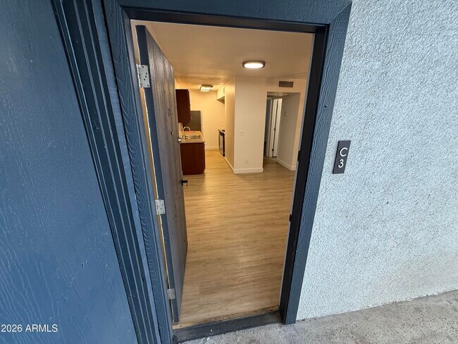 Building Photo - 302 E Monte Vista Rd