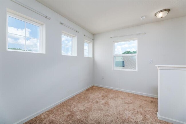 Building Photo - 632 Stonebriar Dr