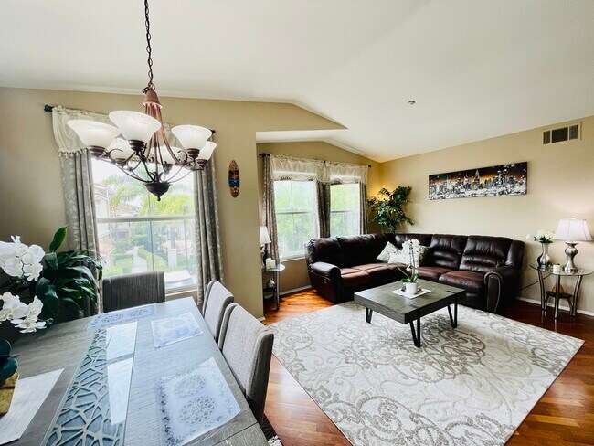 Building Photo - 3201 Aspen Grv