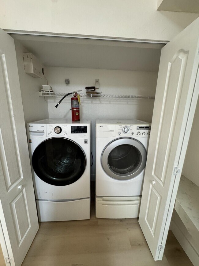 Building Photo - 110 SW Peacock Blvd