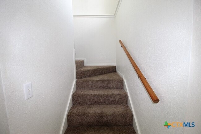 Building Photo - 2412 Skylark Cir