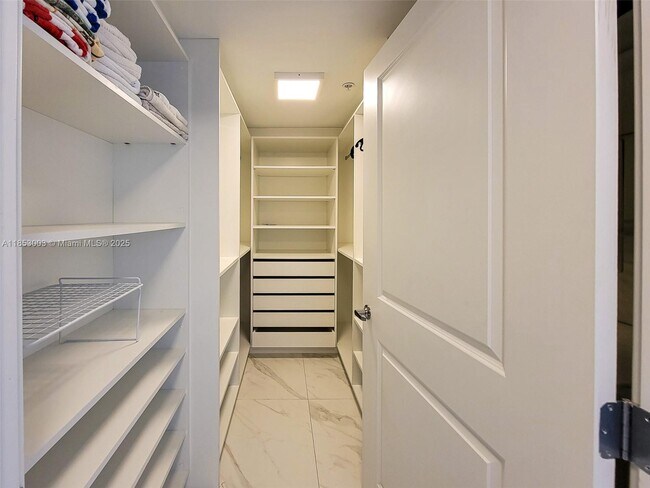 Building Photo - 400 Sunny Isles Blvd