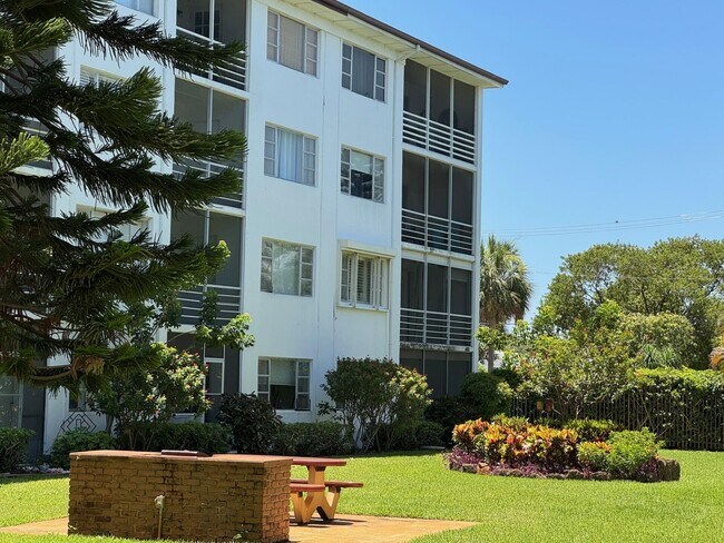 Building Photo - 4500 N Flagler Dr