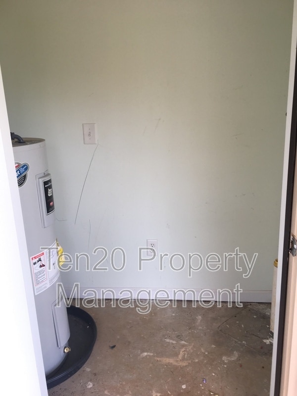 Building Photo - 8029 Silverado Dr