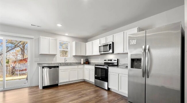 Building Photo - 127 Villa Ln