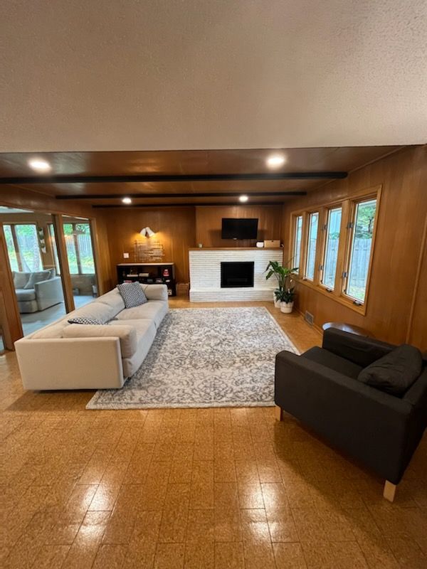 Building Photo - Midcentury home across from Lake Johanna w...