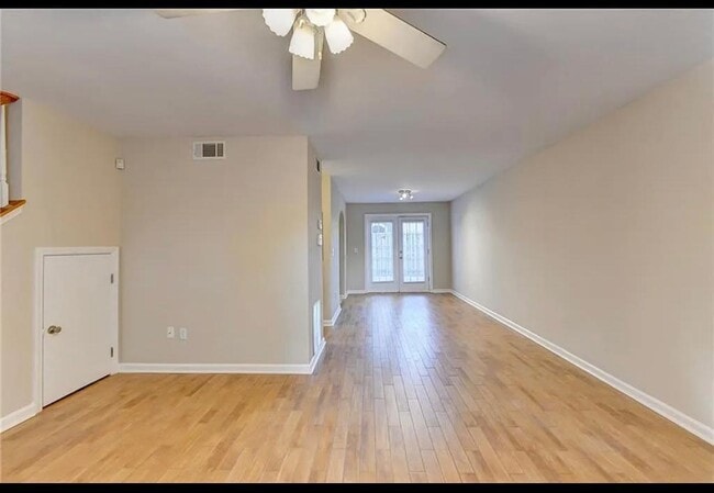 Building Photo - 810 Summer Pl NW