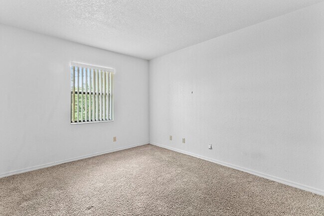 Building Photo - Annual ** 4 Bed / 3 Bath Single Family Home -- $1,950/month