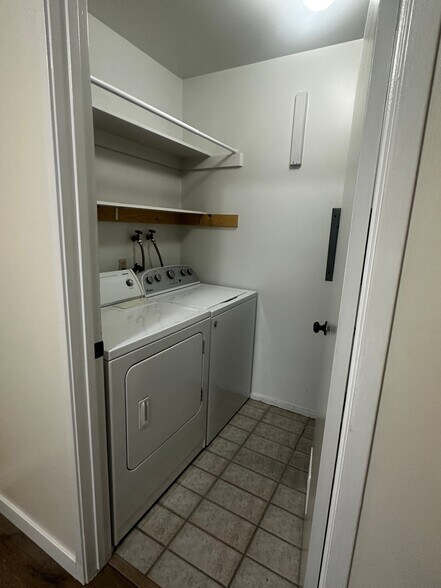 Building Photo - 2750 S 2000 E