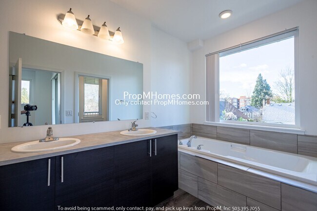Building Photo - Tranquil Three Bedroom Retreat with Off-St...