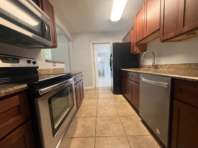 Building Photo - 3 Bedroom 2 Bathroom Updated Deltona Home GREAT Location Available IMMDEIATELY!!