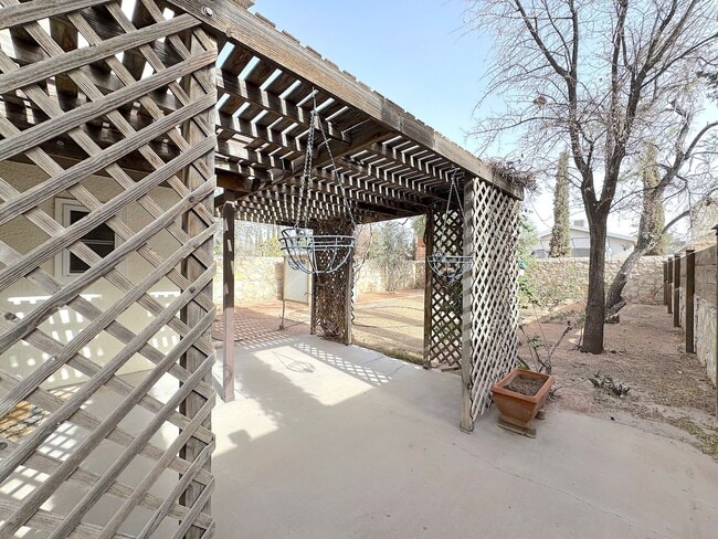 Building Photo - East El Paso 3 bed Refrig A/C with Solar P...