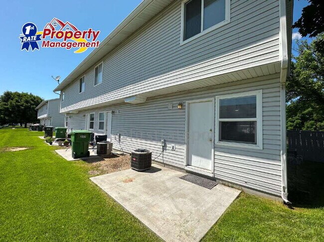 Building Photo - 2073 N Woodford Ave