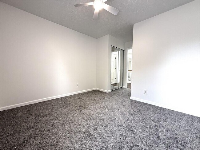 Building Photo - 2150 Lexington Ln