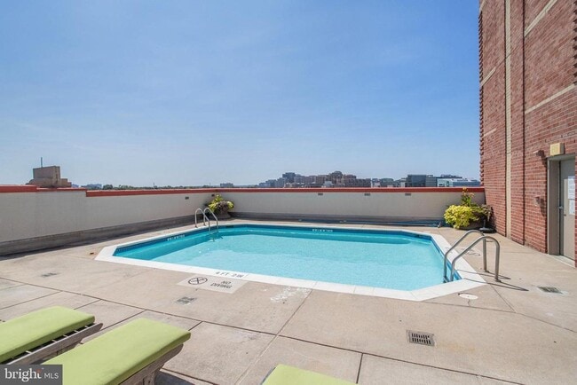 Building Photo - 1020 N Highland St