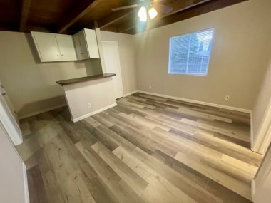 Building Photo - Spacious 4 bed, 3 bath Home featuring TWO ...
