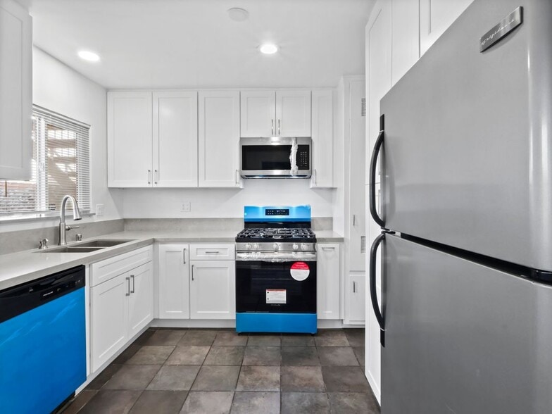 Building Photo - 4918 Tujunga Ave