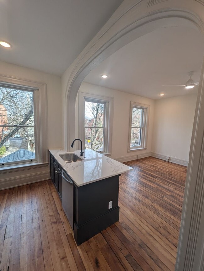 Building Photo - Beautifully Renovated 1 Bed, 1 Bath in Historic Covington