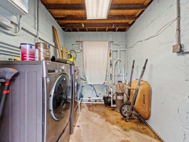 Building Photo - 5940 SW 47th St