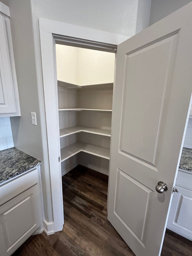 Building Photo - Stunning Duplex in Shallowater!