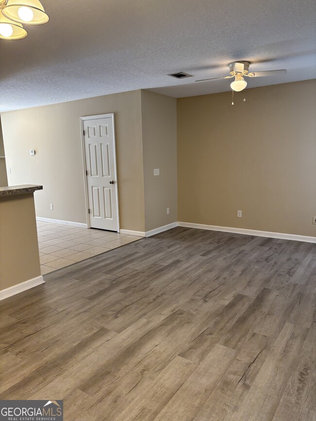Building Photo - 135 Ashwood Cir