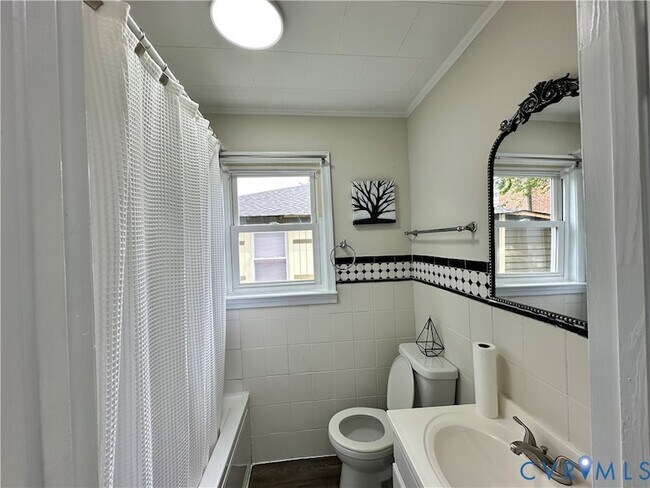 Building Photo - 223 Witten St