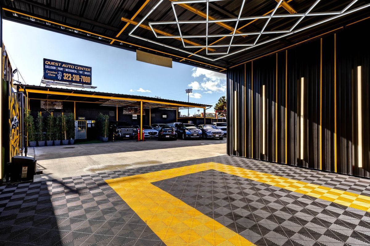 Building Photo - 2346 N San Fernando Rd